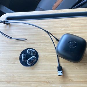 In perfect condition only used twice for less then 30mins didn’t like the fit.